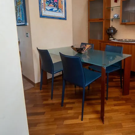 アパート Penthouse Isola, A Few Steps From Offices Cortina 26 *