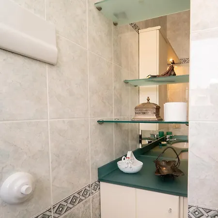アパート Penthouse Isola, A Few Steps From Offices Cortina 26 *